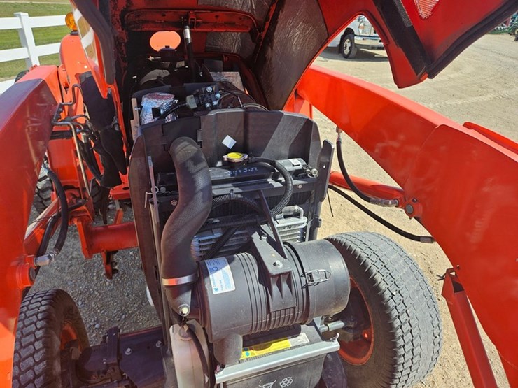 2021-kubota-l4701-image-16