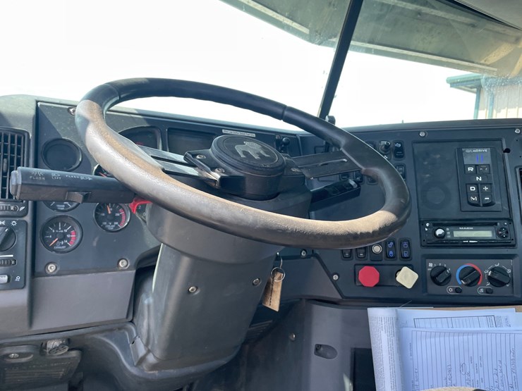 #1330-•-2012-mack-pinnacle-600-truck-tractor-(has-mn-title)-image-32