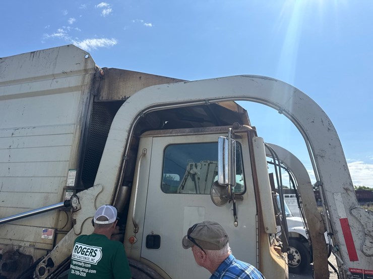 #7-•-2015-mack-heil-front-loader-image-46