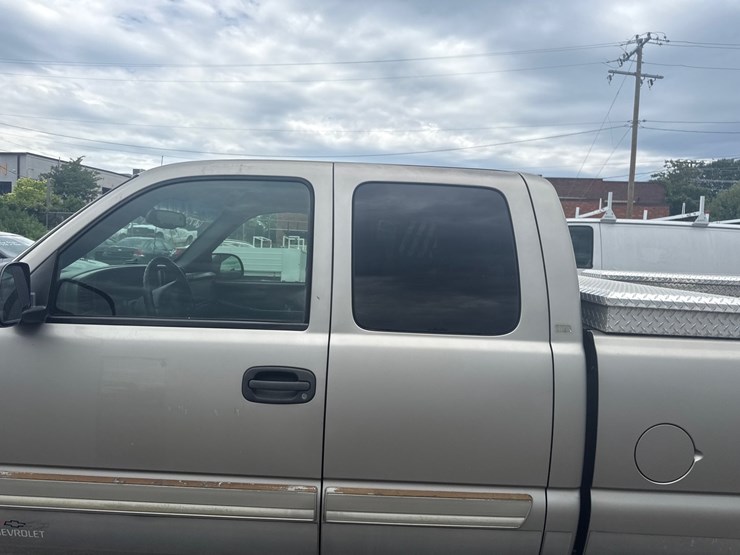 2003-chevrolet-1500-image-12