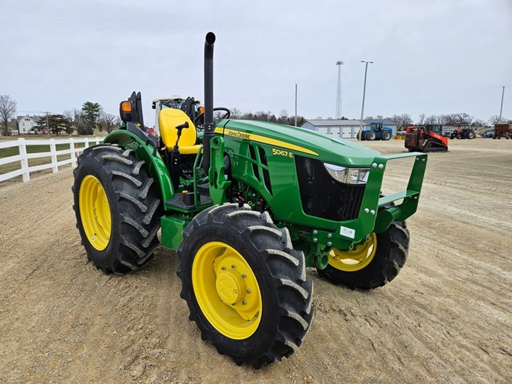 2024-john-deere-5067e-image-7
