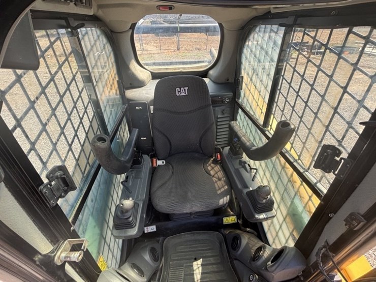 2019-caterpillar-259d3-image-22