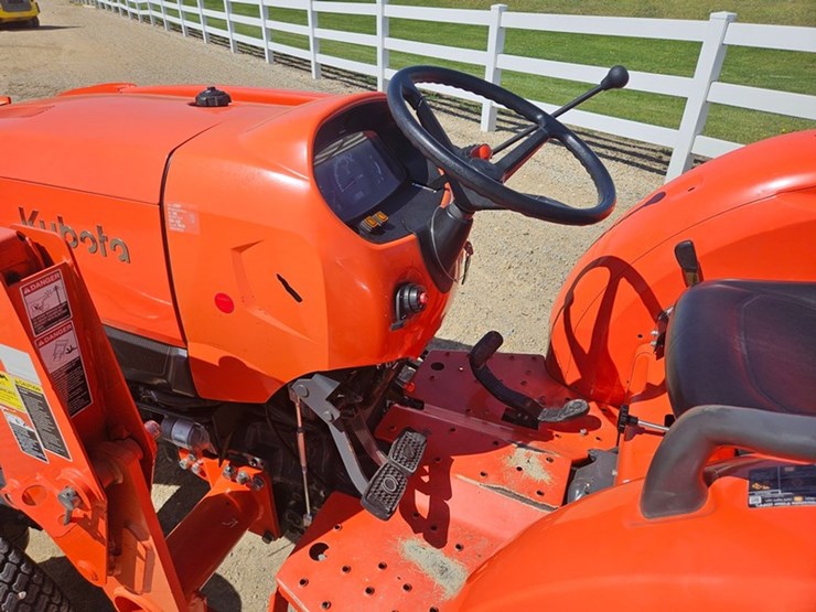 2021-kubota-l4701-image-35