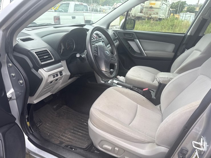 2016-subaru-forester-image-30