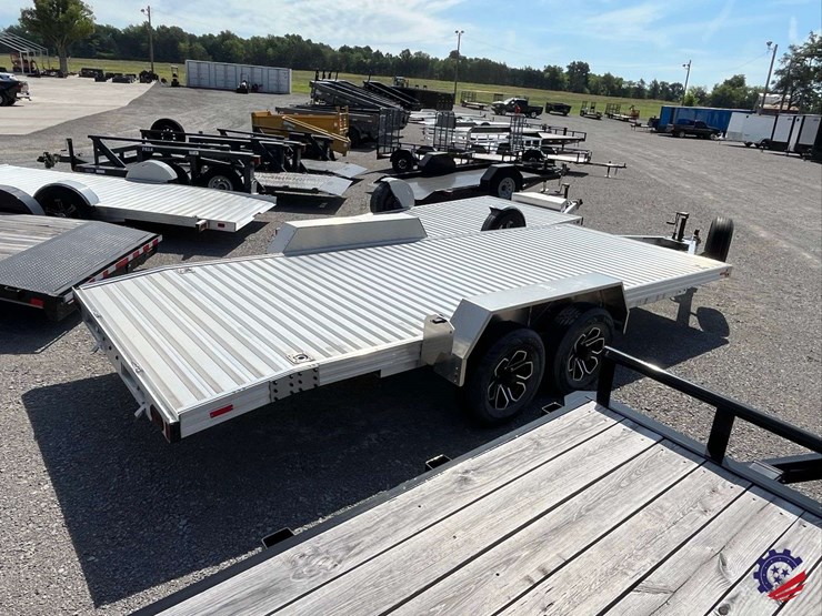 new-2025-timpte-1018-motorsports-t/a-aluminum-tag-trailer-image-4