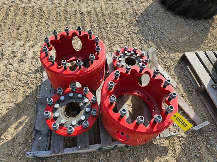 #5060-•-case/ih-dual-wheel-hubs-&-spacers-image-1