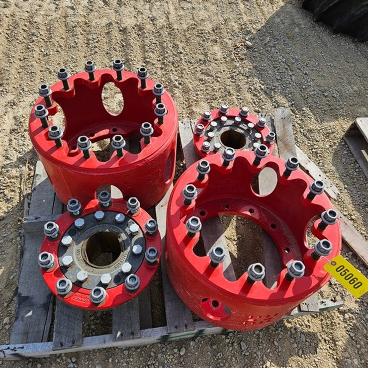 #5060 • Case/IH Dual Wheel Hubs & Spacers