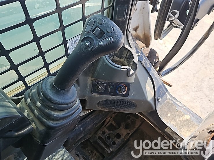 2021-bobcat-t870-image-28