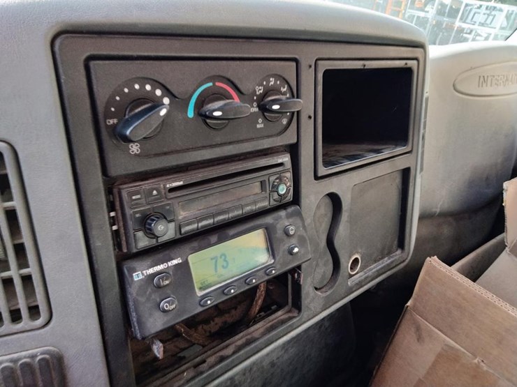 2002-international-durastar-4300-image-11