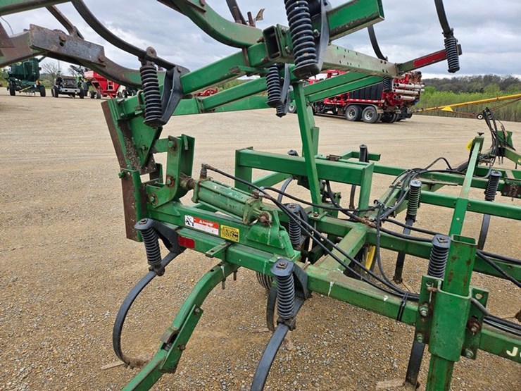 john-deere-16-image-16
