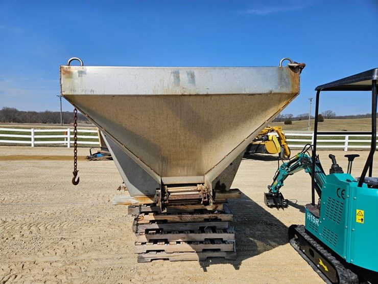 #5205-•-swenson-9'-stainless-steel-salt-spreader-image-4