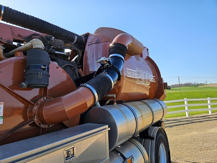 2001-vactor-2100-image-46