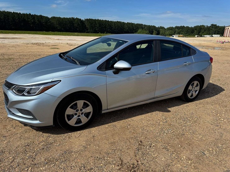 2018-chevrolet-cruze-ls-4-door-sedan-(73,376-miles)-image-1