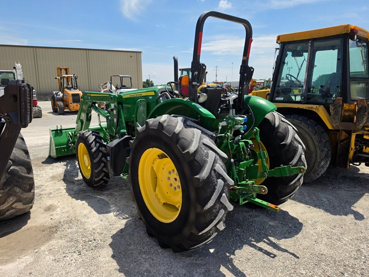 2022-john-deere-5100e-image-15