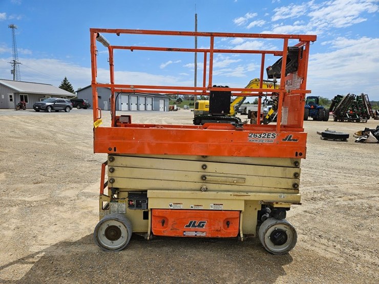 2015-jlg-2632es-image-6