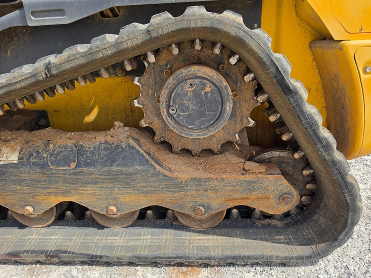 2023-new-holland-c345-image-15