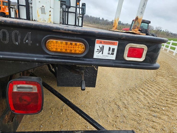 2003-gmc-5500-image-11