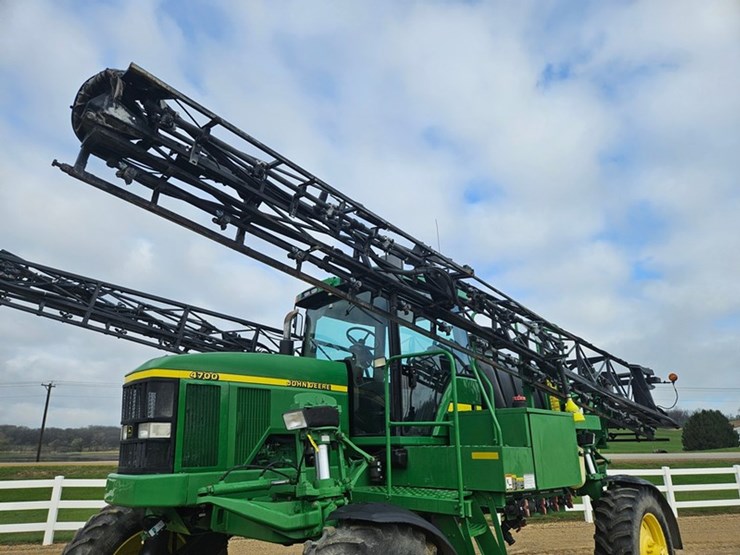 john-deere-4700-image-31