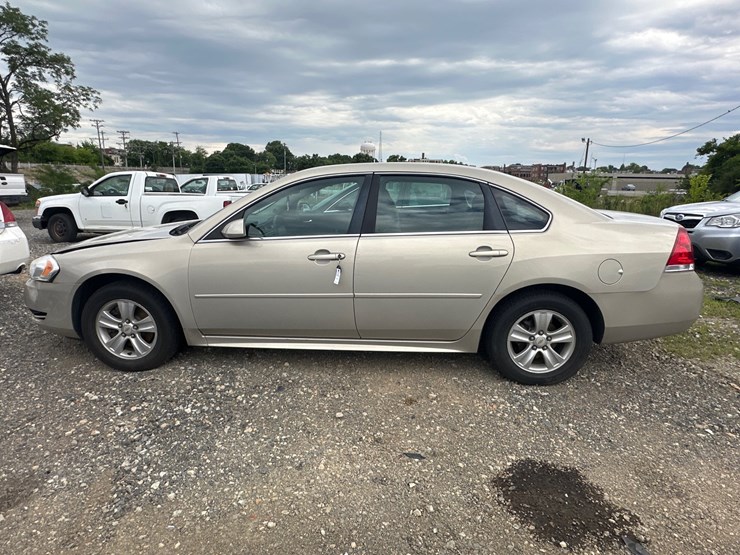 #37-•-2012-chevy-impala-image-4