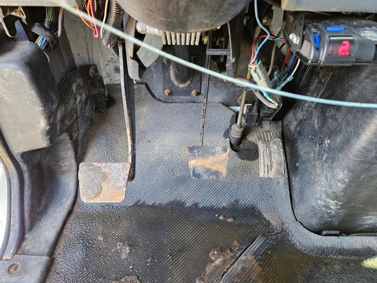2004-international-durastar-4300-image-39