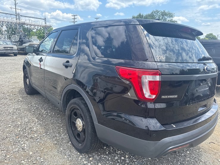 #47-•-2016-ford-interceptor-image-18