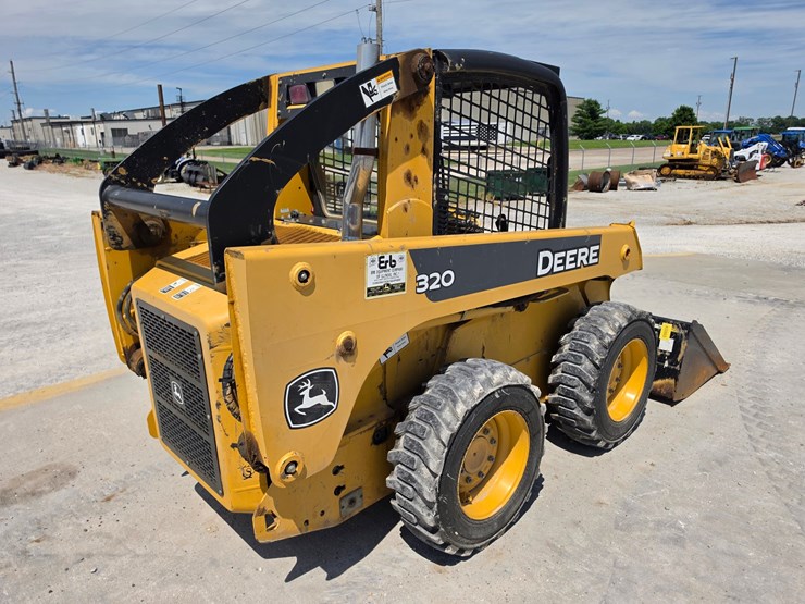 2007-deere-320d-image-14