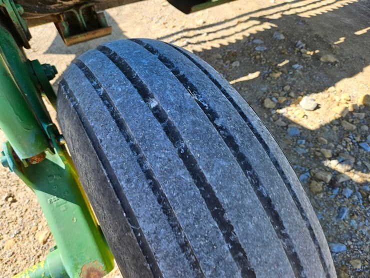 john-deere-820-image-28