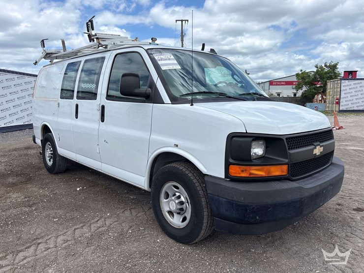 2017-chevrolet-express-2500-image-2