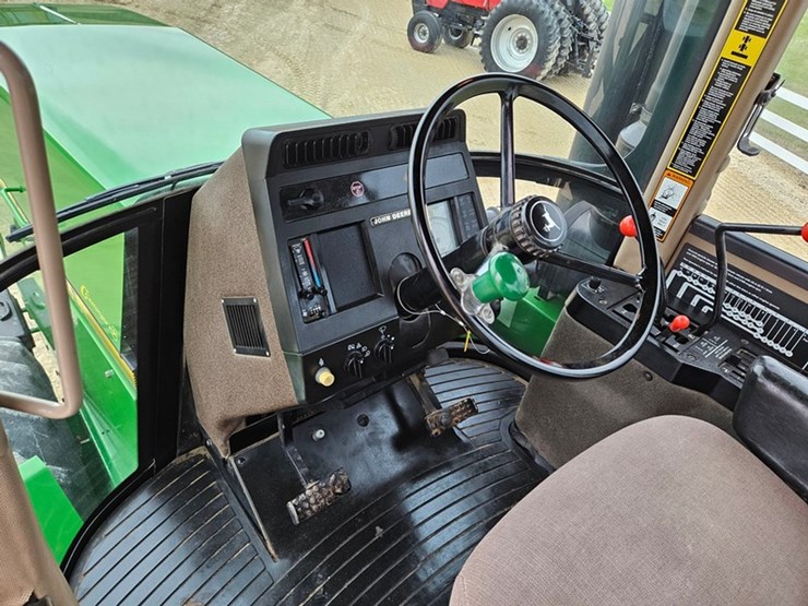 john-deere-8570-image-36