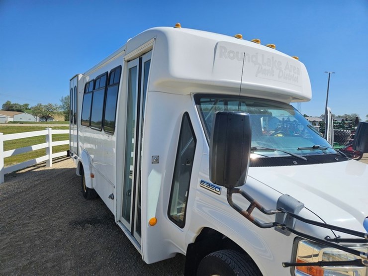 2012-ford-e350-image-44
