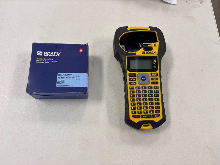 #4031-•-brady-m210-label-maker-with-case-and-ribbon-cartridge-image-3