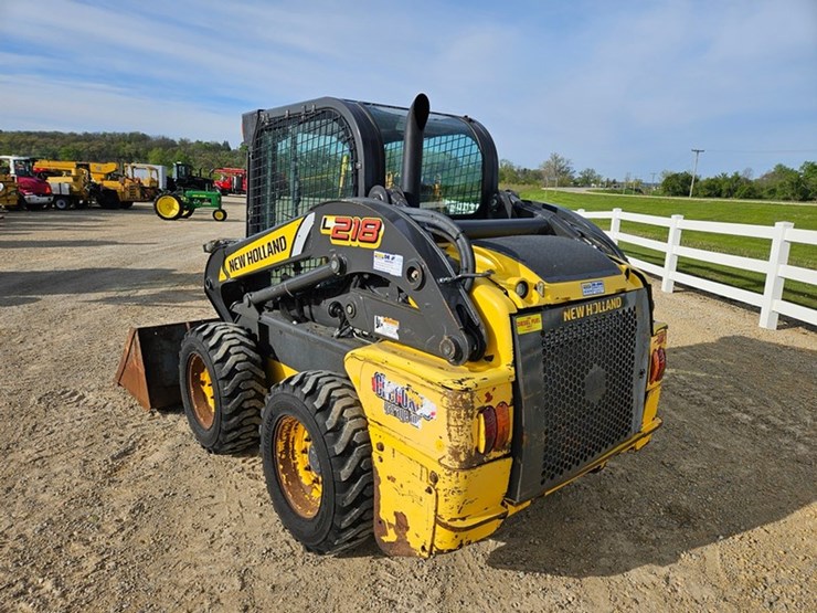 new-holland-l218-image-3