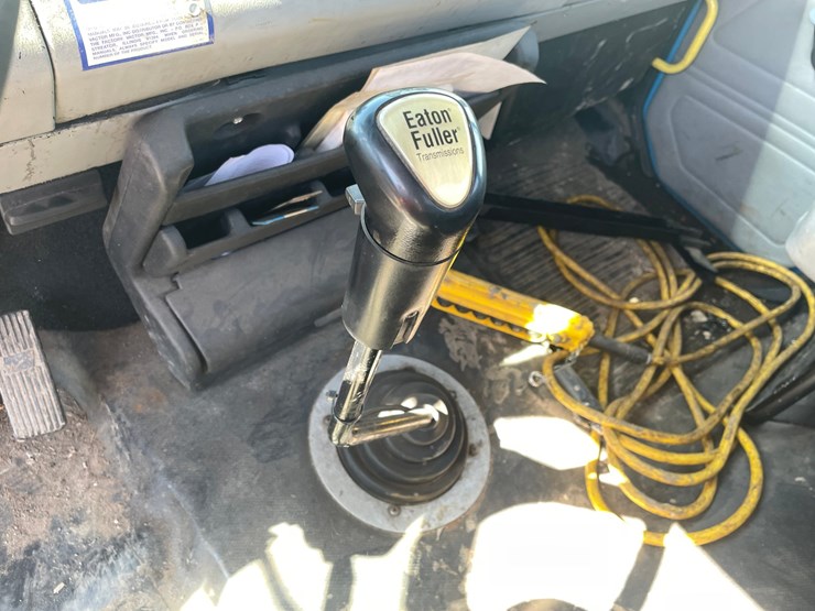 1999-freightliner-fl80-image-68