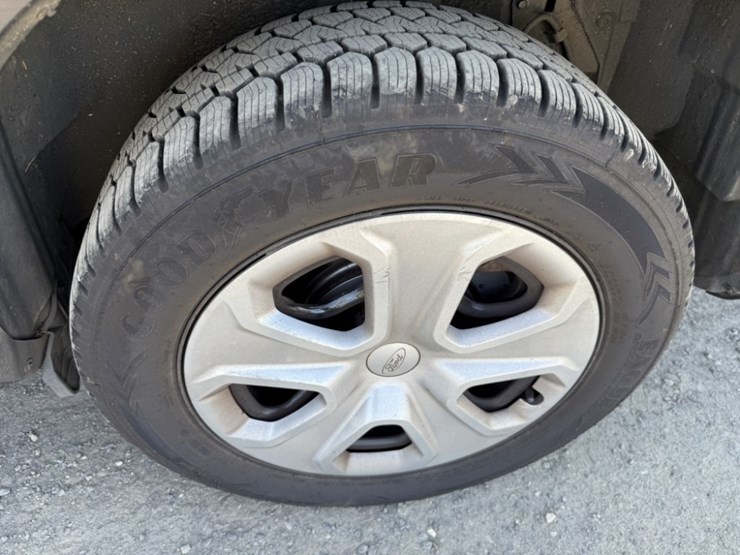 2015-ford-explorer-image-17