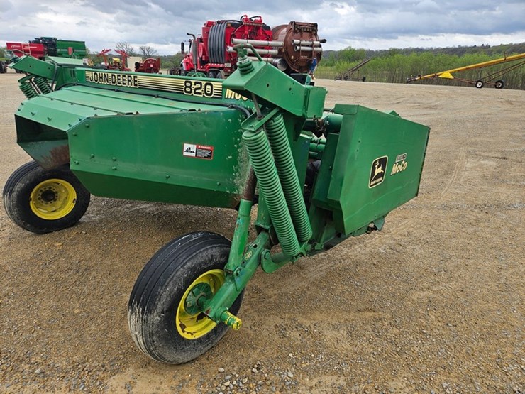 john-deere-820-image-51