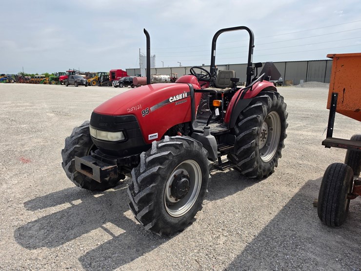 2010-case-ih-farmall-95-image-1
