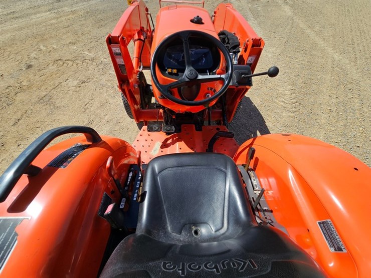 2021-kubota-l4701-image-19