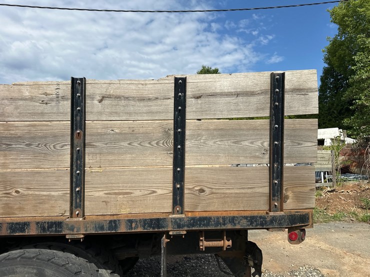 2003-freightliner-fl80-image-35