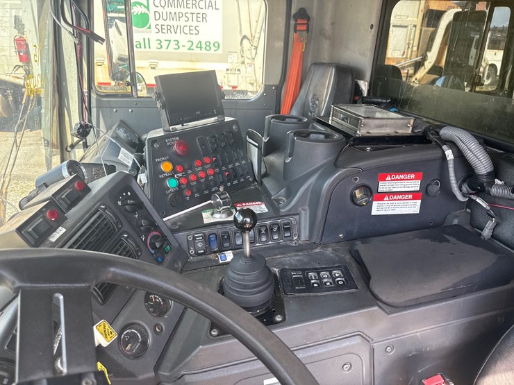 #7-•-2015-mack-heil-front-loader-image-53