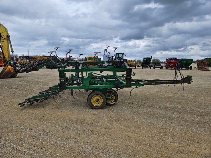 john-deere-16-image-6