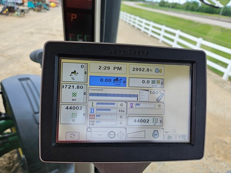 john-deere-8335r-image-39