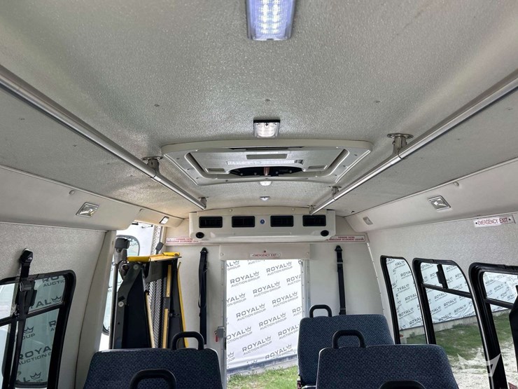 2015-ford-e450-image-26