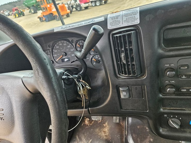 2003-gmc-5500-image-41