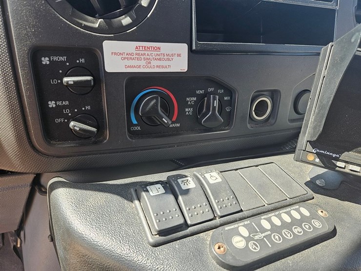 2012-ford-e350-image-21