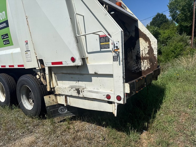 #8-•-2017-crane-carrier-heil-rear-load-garbage-truck-image-31