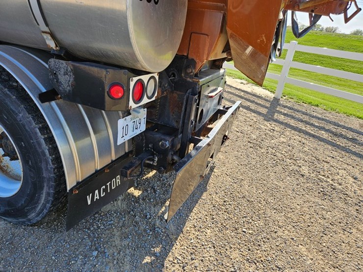 2001-vactor-2100-image-41