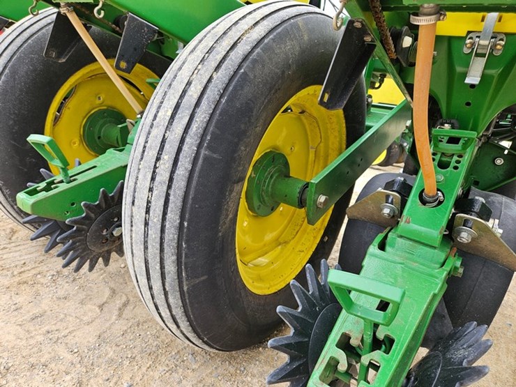 john-deere-7200-image-85