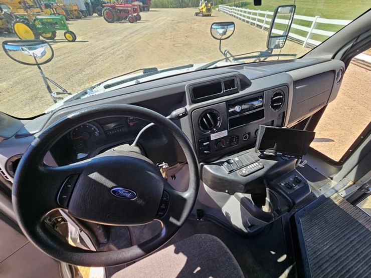 2012-ford-e350-image-14