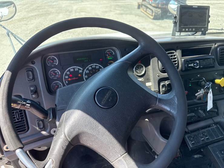 #9-•-2016-freightliner-heil-rear-load-garbage-truck-image-49