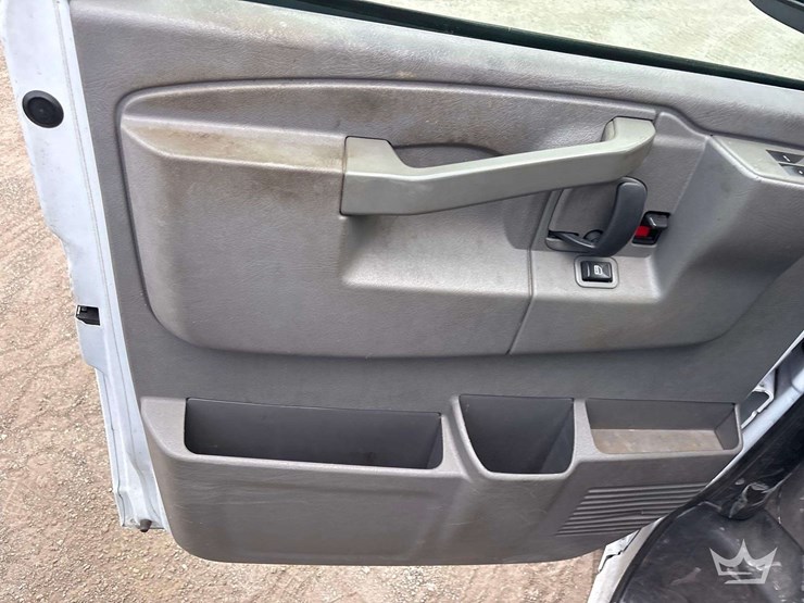 2017-chevrolet-express-2500-image-15
